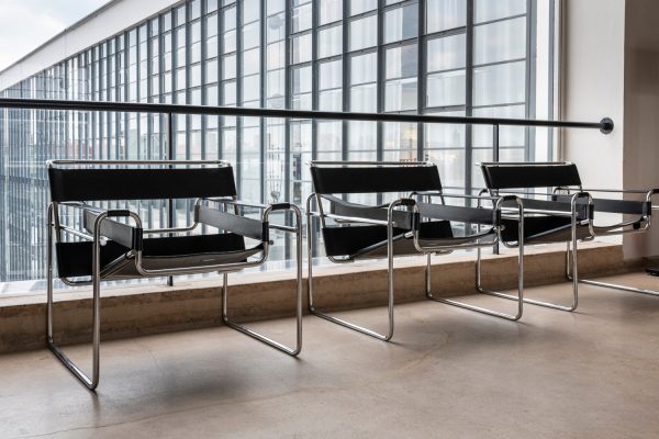 Mobiliar im Stil des Bauhaus, der Stuhl des Marcel Breuer